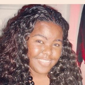 Meet your Posher, Cassandra